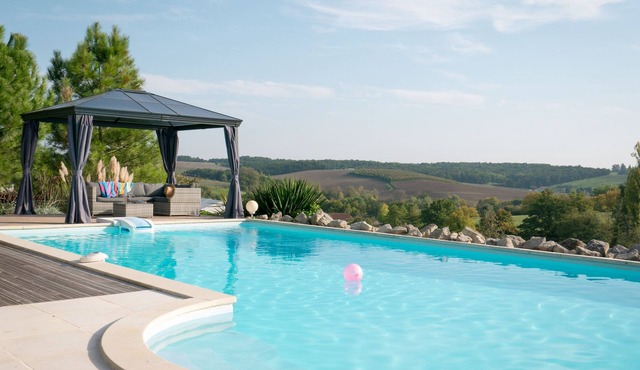 Spacious Villa for 6-8 People plus 2 Babies with Exclusive Pool