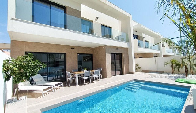 Spacious Vacation Home "Luxurious" with Heated Pool