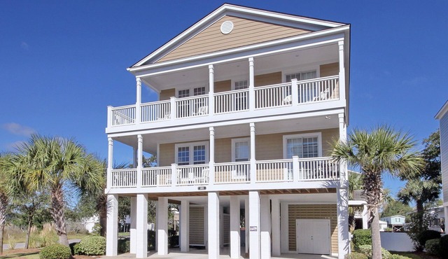 Spacious vacation home, close to beach. Great Location and Amazing views.