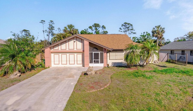 Spacious Vacation Getaway on Canal close to Beach