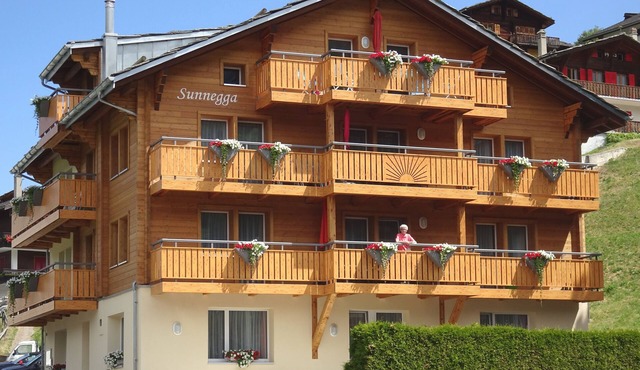 Spacious vacation apartment for 2 - 9 people, quiet, beautiful view, parking lot