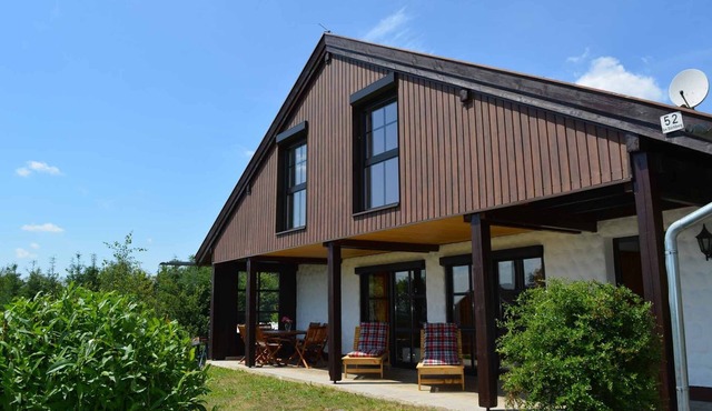 Spacious vacation home for 1-6 people with garden and sunbathing lawn in Windorf