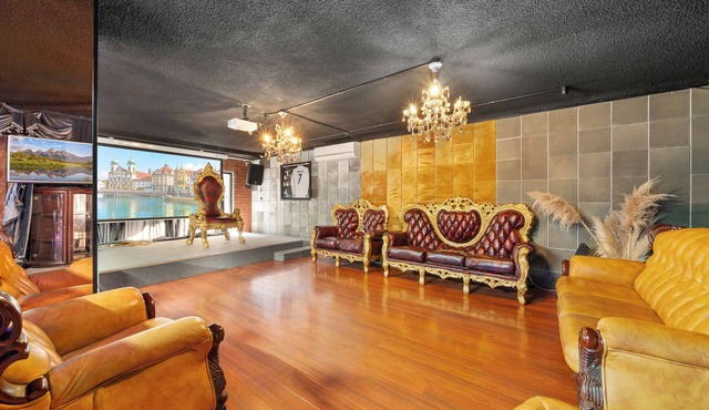 Spacious Vacation Home in Dural with Tennis Court