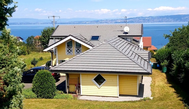 Spacious vacation home villa with fantastic lake views