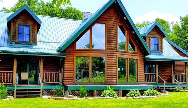Spacious Vacation Rental Perfect for Family Reunions near Pittsburgh, Pennsylvania