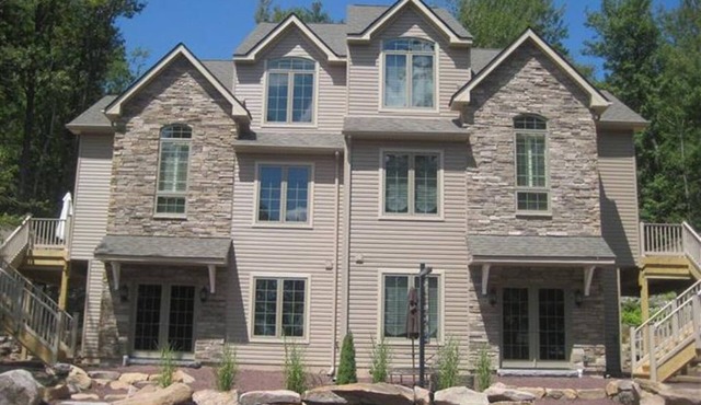 Spacious Vacation Retreat! Relax with Family - Close to Lake, Ski, Raceway