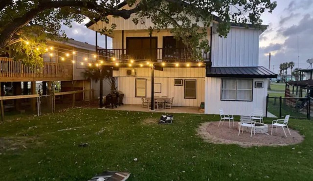 Spacious Vacation Home: Sleeps 16, 1/2 mi to Beach & Boat Ramp - Family Friendly
