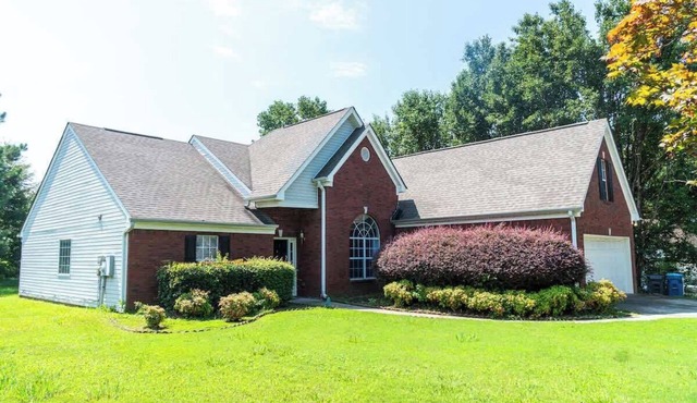 Spacious Vaulted 4BR Near Mall of GA + Sleeps 12