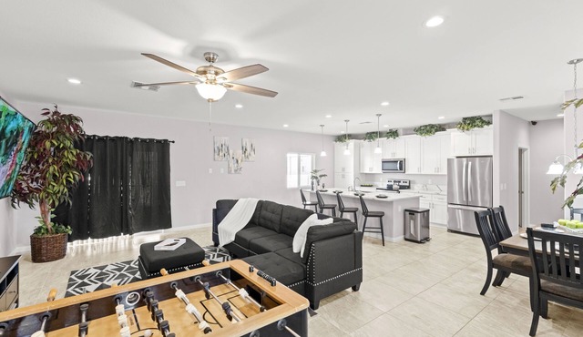 Spacious Vegas Home! 4 bedroom 2.5 bathrooms conveniently located !