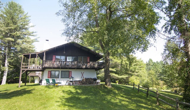 Spacious Vermont Chalet Near Stratton Mountain Resort