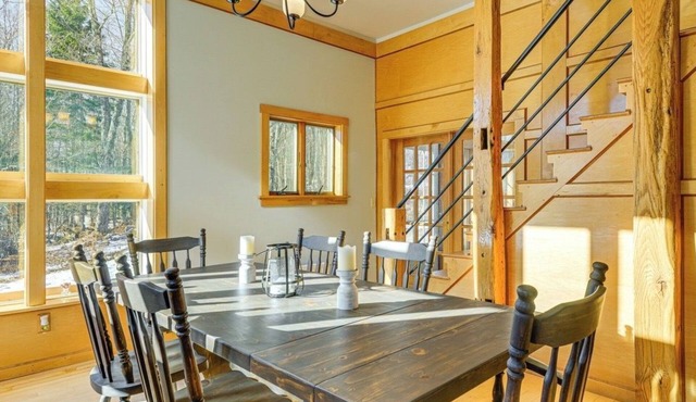 Spacious Vermont Ski House w/Mountain Views