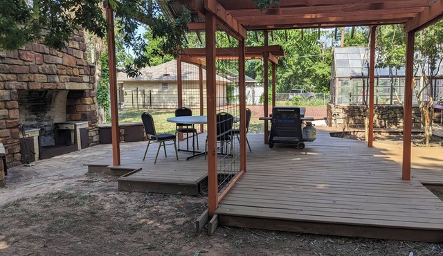 Spacious Vernon Estate: Large Pool, Covered Deck/BBQ grill, One of a Kind