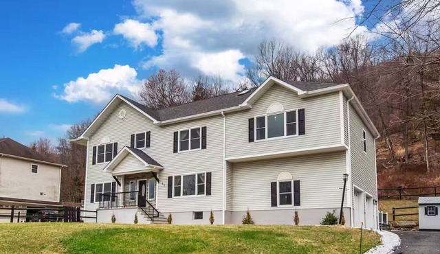 Spacious Vernon retreat home