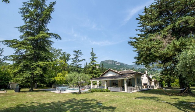 Spacious villa in Tourrettes-sur-Loup with Private Lake access