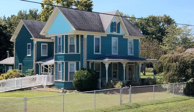 Spacious Victorian close to everything in RH - Wheelchair friendly. Sleeps 11