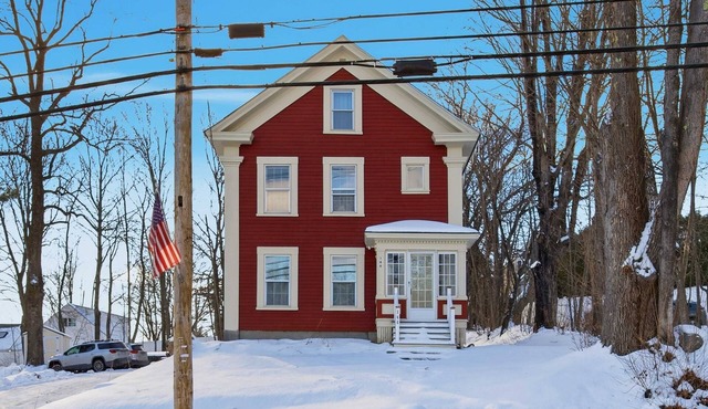 Spacious Victorian Retreat in Downtown Wolfeboro