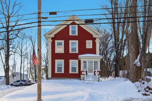 Spacious Victorian Retreat in Downtown Wolfeboro