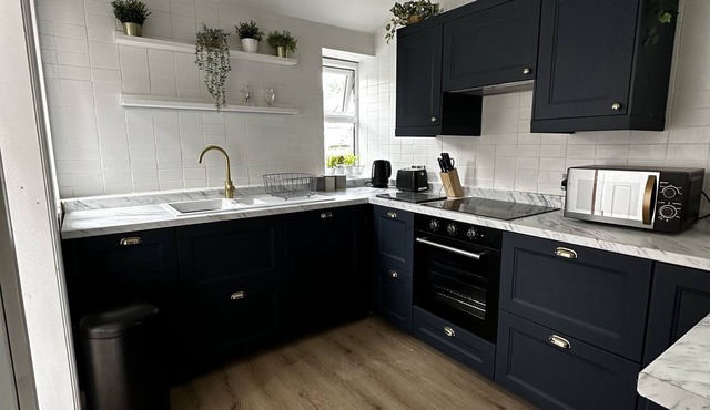 Spacious Victorian self contained flat, looking over Oswestry with great views