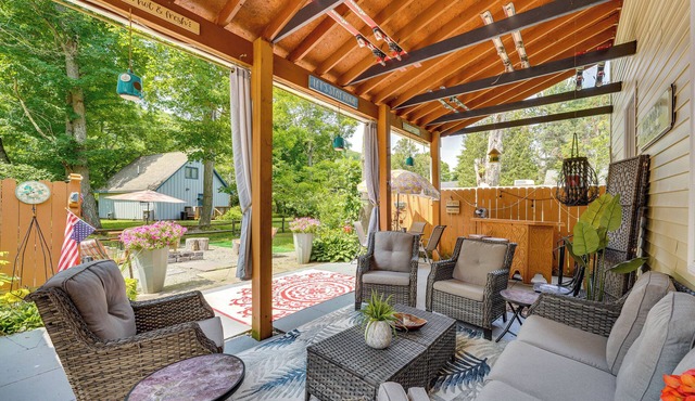 Spacious Victorian Home 1/4 Mi to Holiday Valley!
