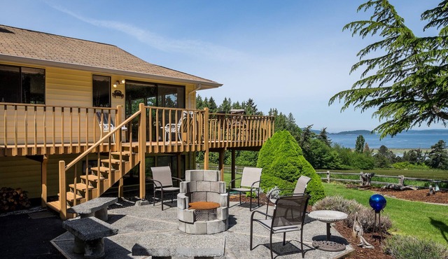 Spacious view home that captures the serenity and beauty of Lopez Island