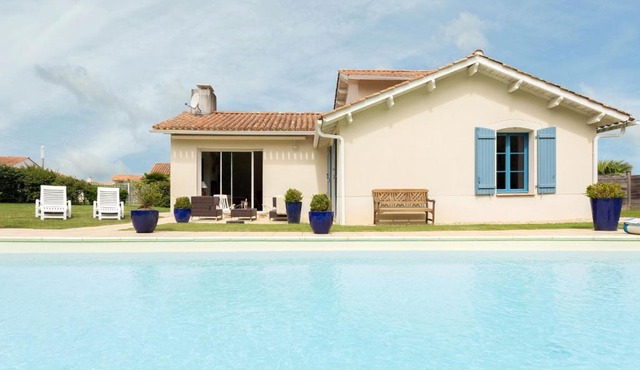 Spacious villa with private swimming pool