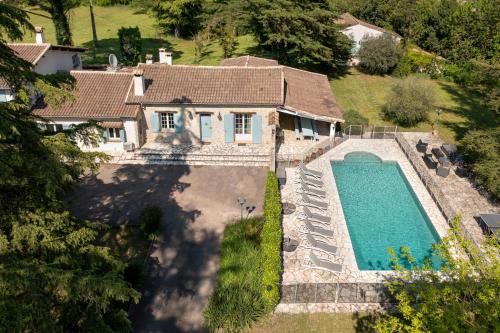 Spacious villa in Tourrettes-sur-Loup with Private Lake access Sleep 16