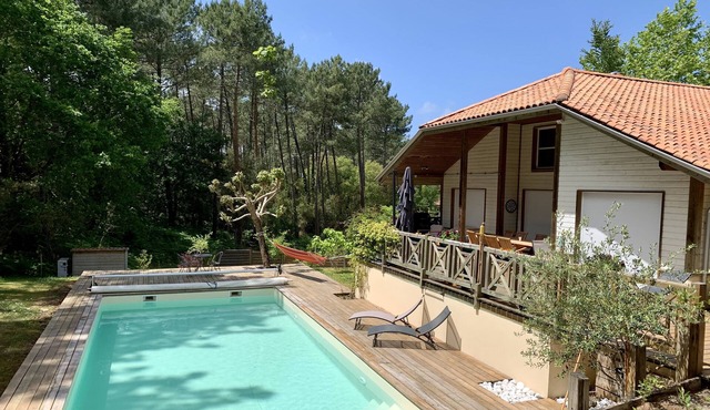 SPACIOUS VILLA 10 PEOPLE WITH HEATED SWIMMING POOL , WIFI, BIKES