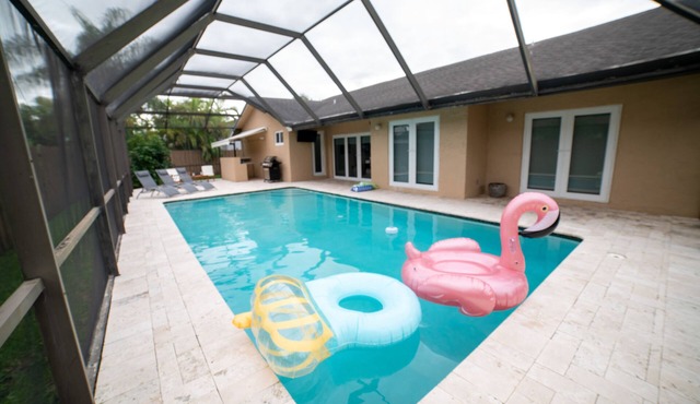 🏖Spacious Villa 🌴 4-Bedroom with Heated Pool 🤩🔥