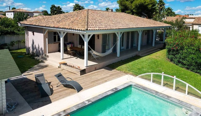 Spacious villa 6 pers, private pool and WiFi near beach