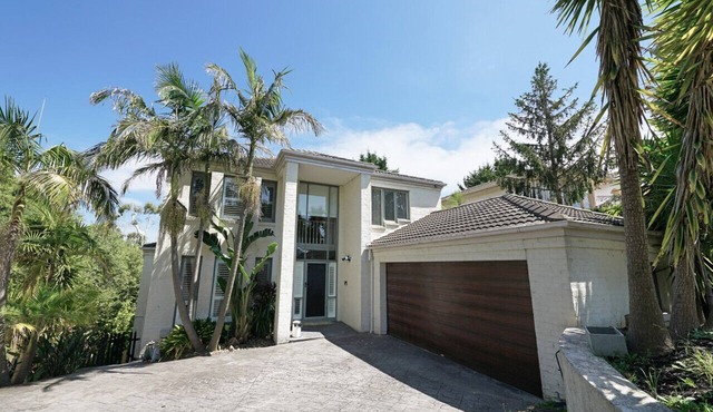 Spacious Villa Big Group in Doncaster East 6BRM