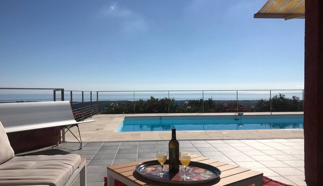 SPACIOUS VILLA, breathtaking sea view (180 °) and mountain view