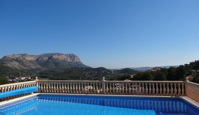 Spacious villa, close to Denia, Pool 10m x 5m, great views, A/C, fast wifi 500mb
