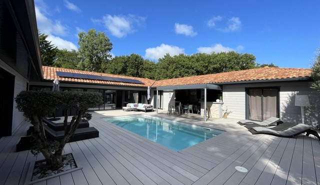 Spacious Villa for 6 with Heated Pool, Summer Kitchen, and Terrace