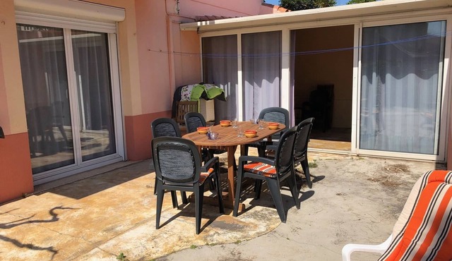 Spacious Villa for 10, 100m from Beach, WiFi, Garden, A/C, Near Shops, Parking Available in Le Barcarès