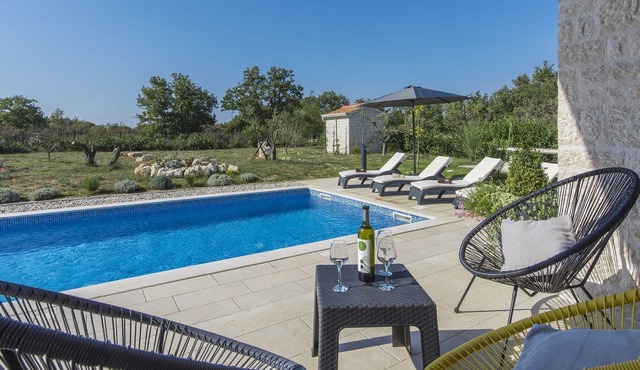 Spacious Villa for up to 8 persons with private pool, garden, BBQ, A/C