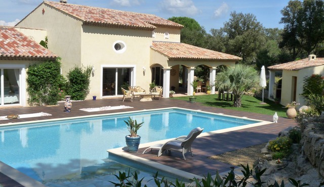 spacious villa 250 m² on fully enclosed land of 1 hectare pets welcome