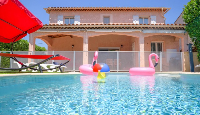 Spacious Villa - AC - Private Secure Pool - Near Beach & Golf