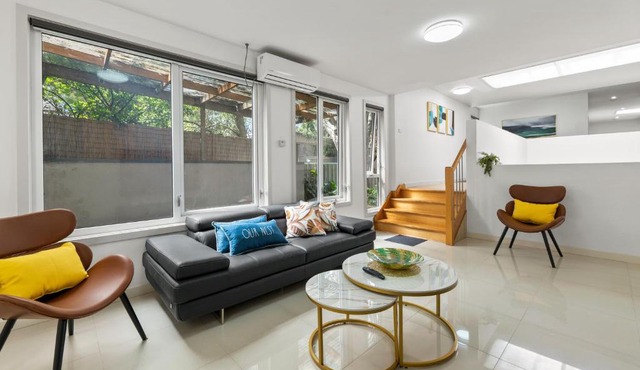 Spacious Villa Holiday Staycation in Canterbury East of Melbourne