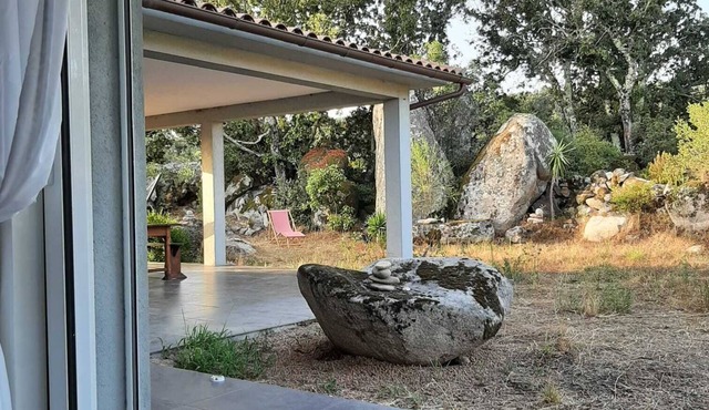 Spacious villa in a quiet location between Porto Vecchio and Figari