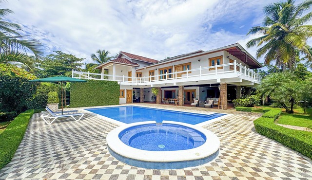 Spacious Villa in Las Terrenas Pool Near Beach Housekeeping