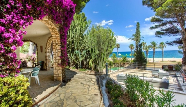 Spacious Villa in Miami Platja, 6 Bedrooms, Beach Nearby