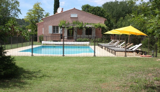Spacious villa in Provence with large pool. Perfect for families/3 generations.
