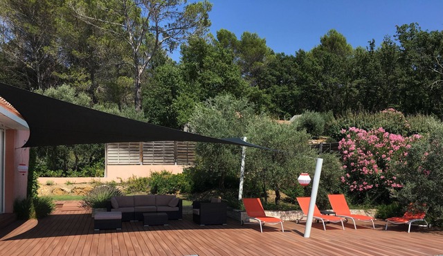 Spacious villa in quiet heated pool 10 per