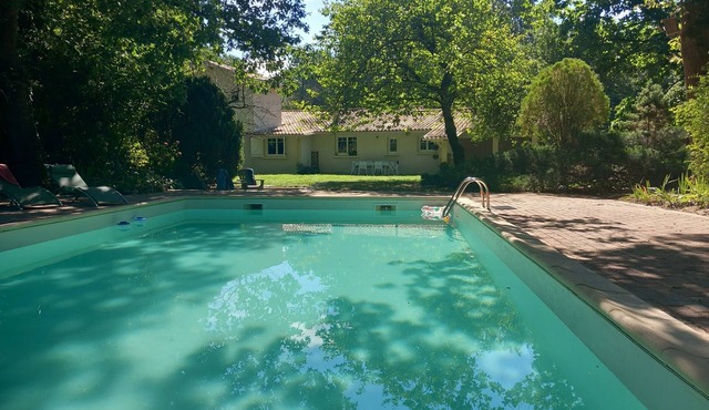 Spacious villa on large domain with swimmingpool 15 minutes from the beaches