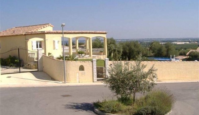 SPACIOUS VILLA ON THE EDGE OF THE CAMARGUE AND THE SEA BETWEEN NÎMES AND MONTPELLIER