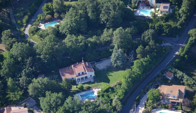 Spacious villa on the hill side in the Provencal Drome (Savasse)
