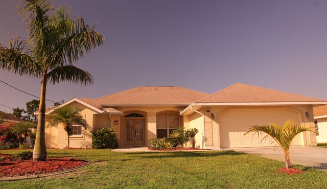 Spacious Villa Overlooking Lake and park