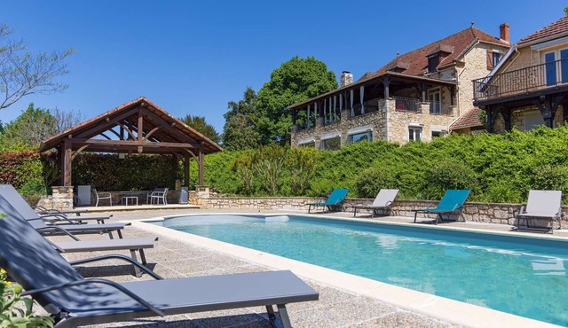 Spacious villa, private pool - 12 guests