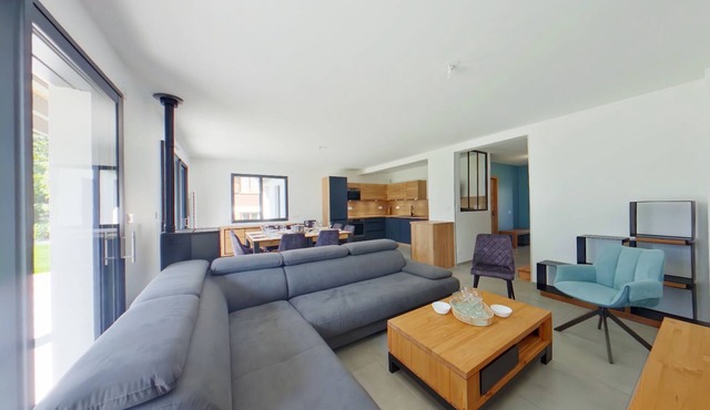 Spacious Villa Romane for 12, near slopes in Les Rousses