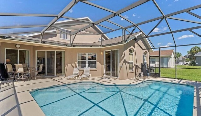 Spacious Villa South Facing Pool 20 min to Disney